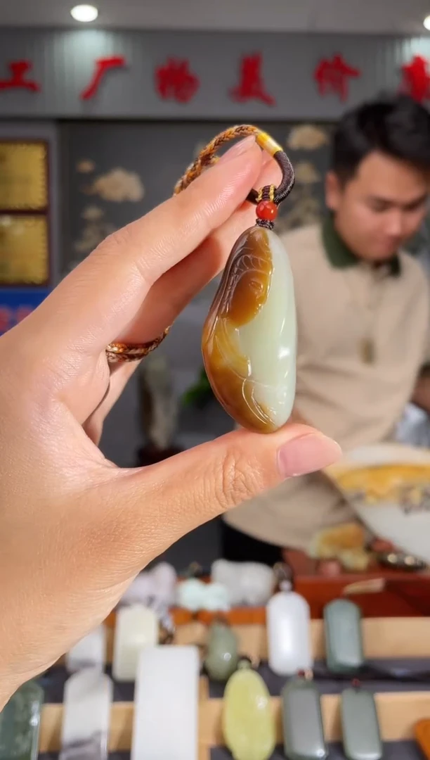 和田玉未镶嵌颈饰1