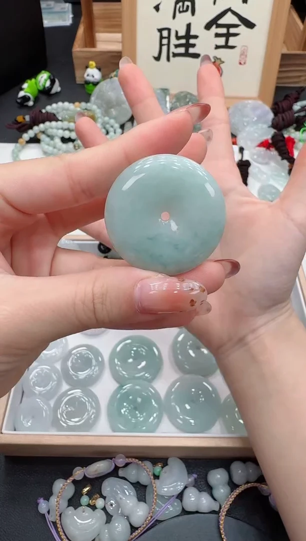 吊坠(不含链)未镶嵌翡翠在****佳扣子多样性发其一