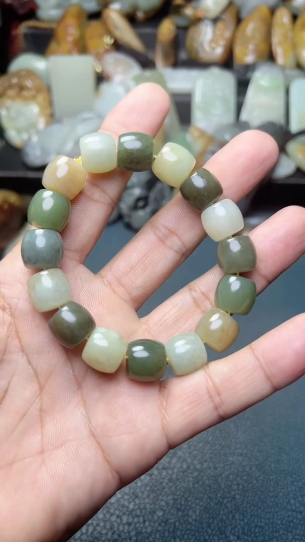 未镶嵌和田玉把件-0