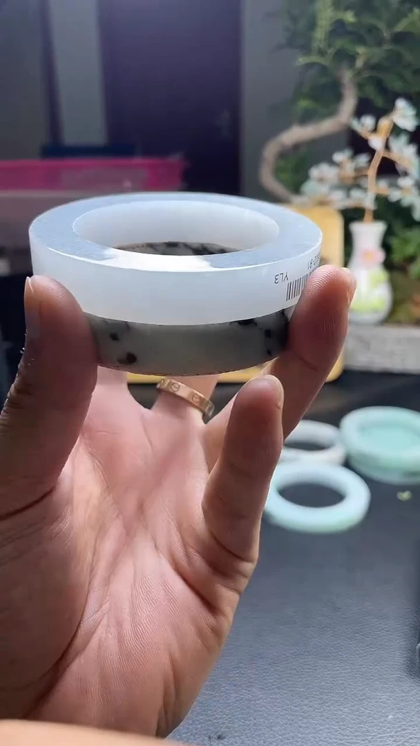 定制翡翠手镯未镶嵌发一件