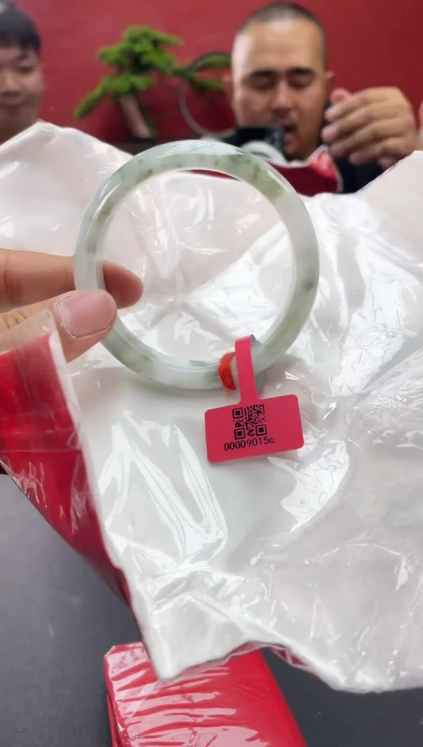 未镶嵌手镯（贵妃镯）翡翠翡翠手镯（微瑕）8