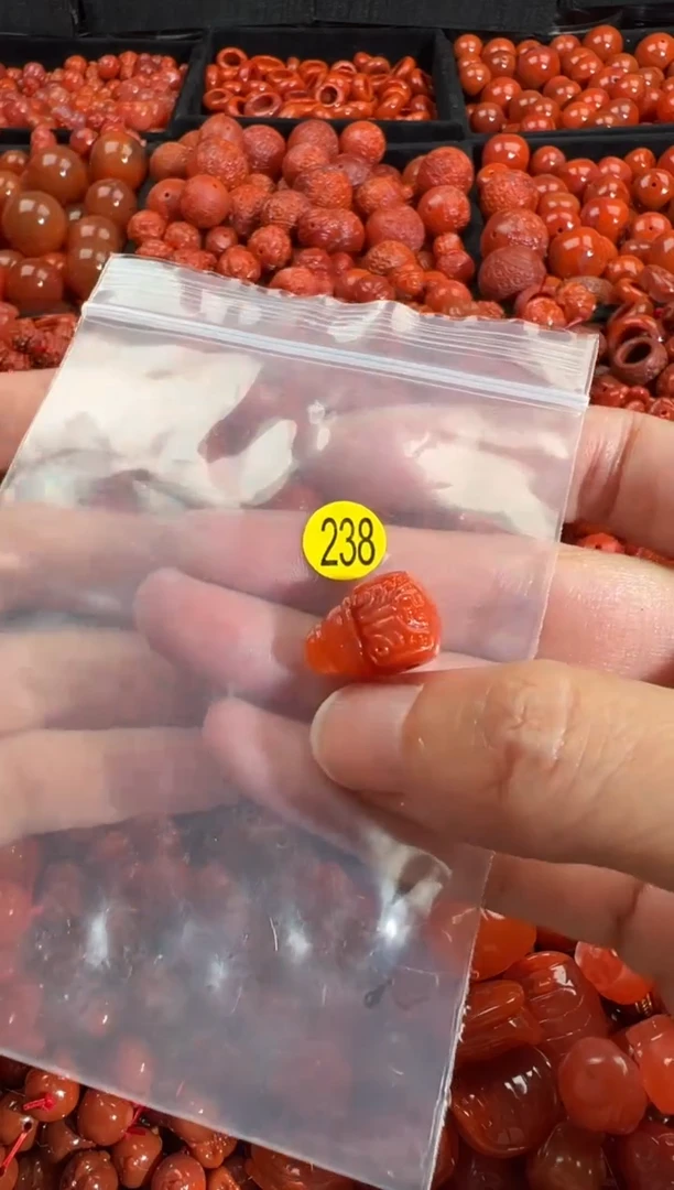 颈饰未镶嵌南红玛瑙1