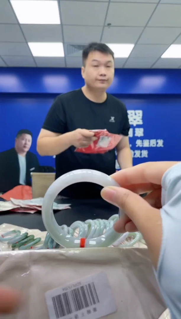 翡翠手镯未镶嵌AAAAAAAAAA