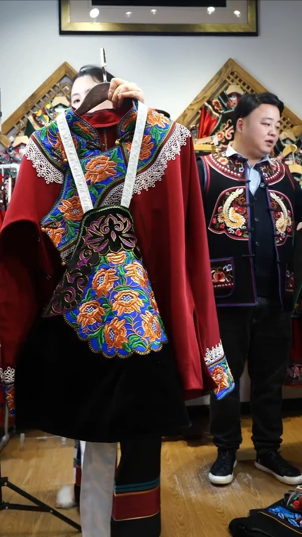 围腰款红色套装