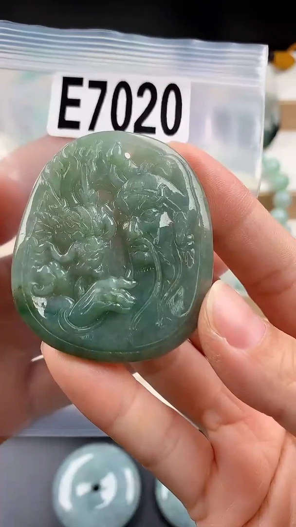 颈饰未镶嵌翡翠天然翡翠吊坠挂件