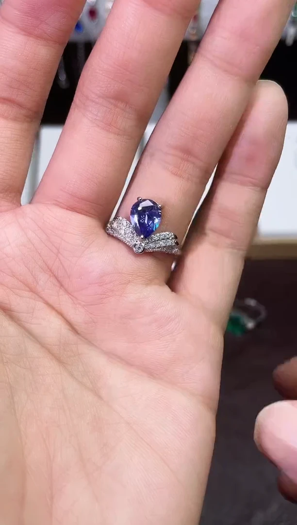 足铂镶嵌合成（培育）蓝宝石戒指/指环皇冠戒指