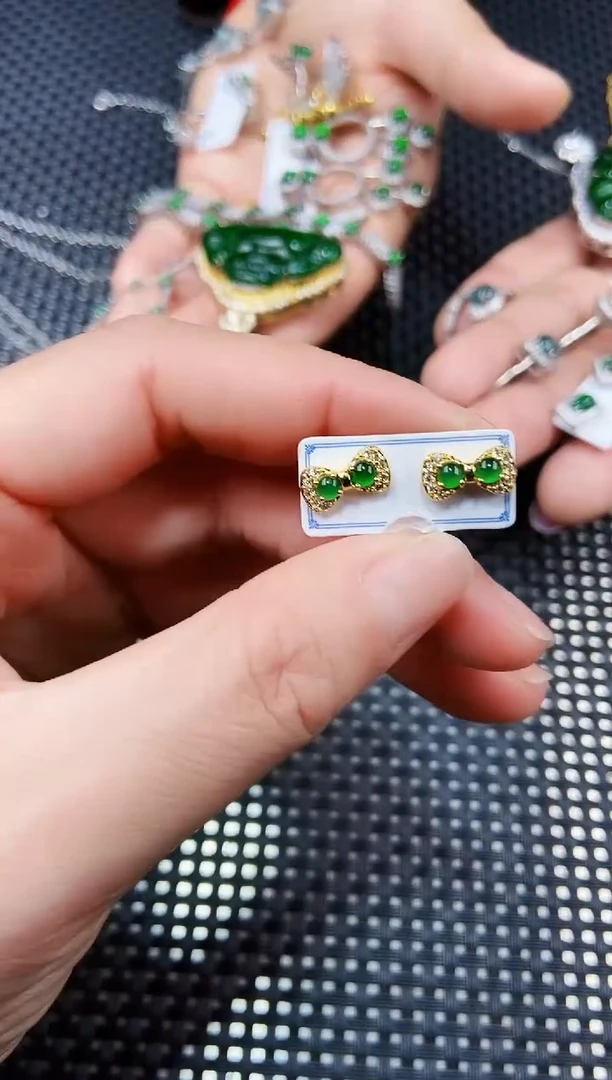 【闪购商品】翡翠耳饰未镶嵌11111111