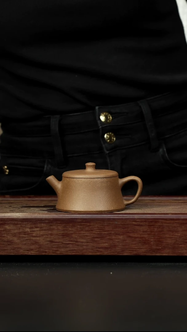 紫砂茶壶芝麻绿 云柱