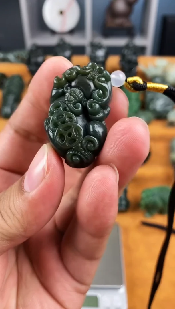 颈饰未镶嵌和田玉1