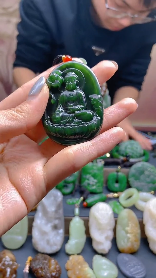 颈饰未镶嵌和田玉1