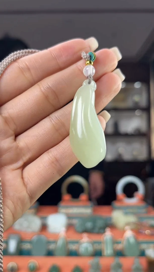 颈饰未镶嵌和田玉佩佩