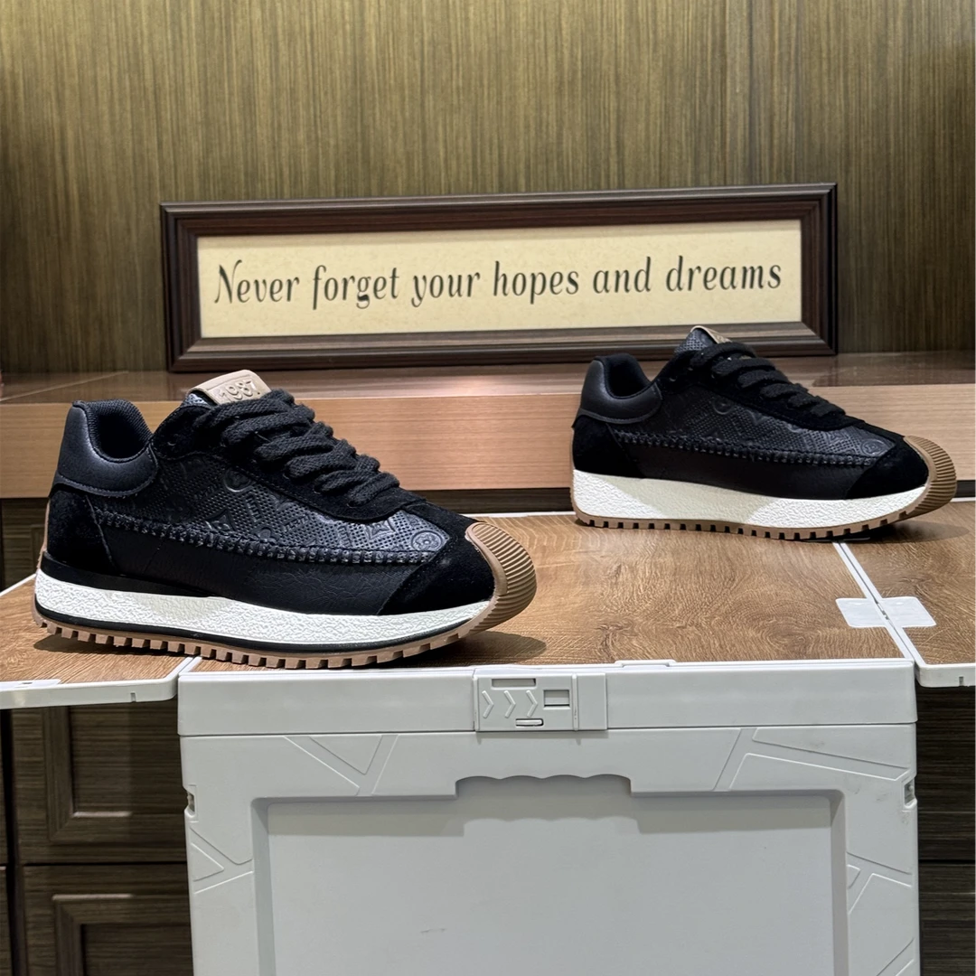 2025早秋新款时尚百搭潮流轻奢高端舒适耐磨休闲男鞋（标准码数）