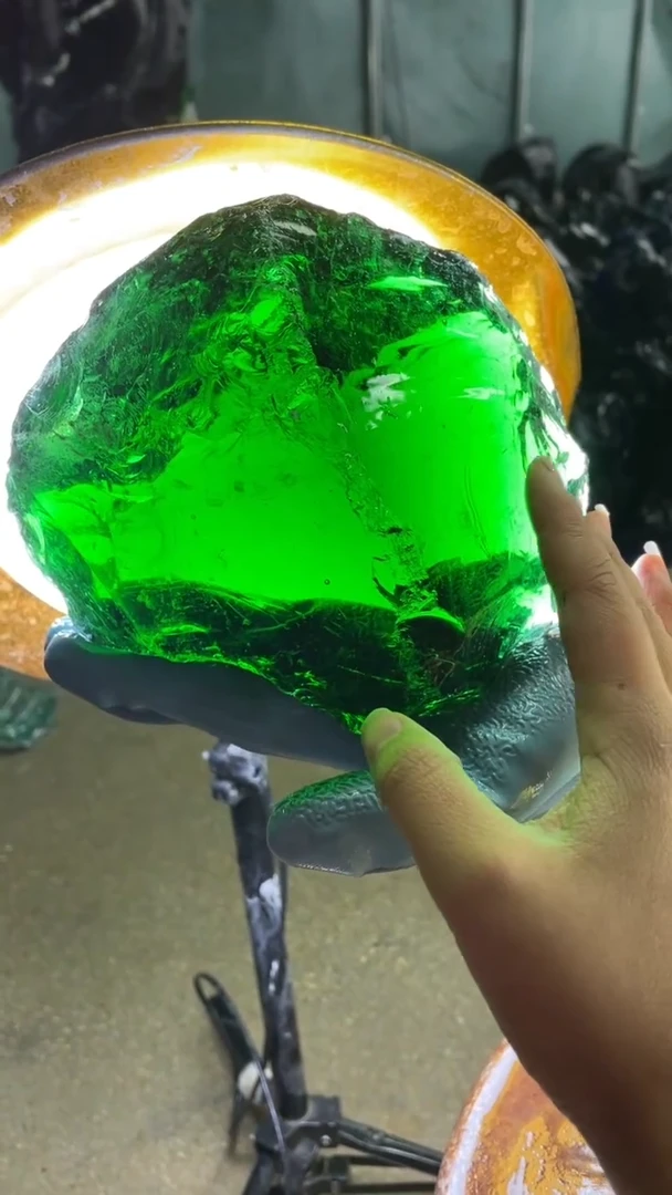 新疆五彩石石头。