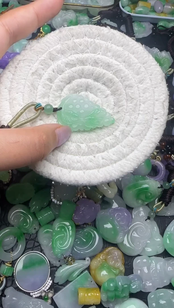 颈饰未镶嵌翡翠缅甸翡翠吊坠