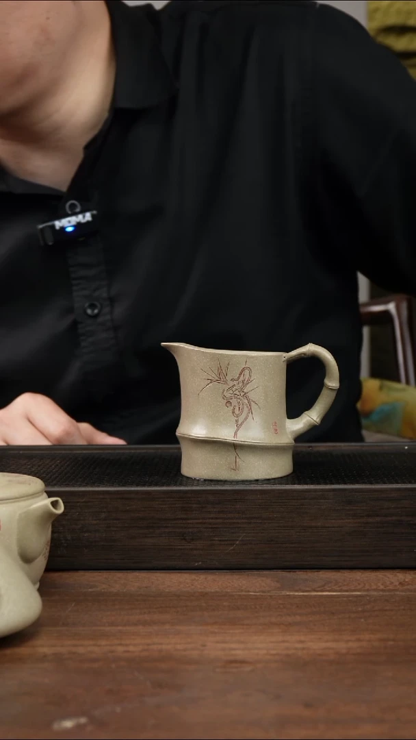 茶杯紫砂鲨*本绿  蛇年刻绘  竹节公道杯 ！   200CC