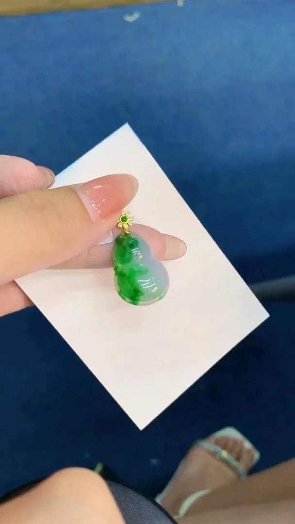 翡翠未镶嵌颈饰           1