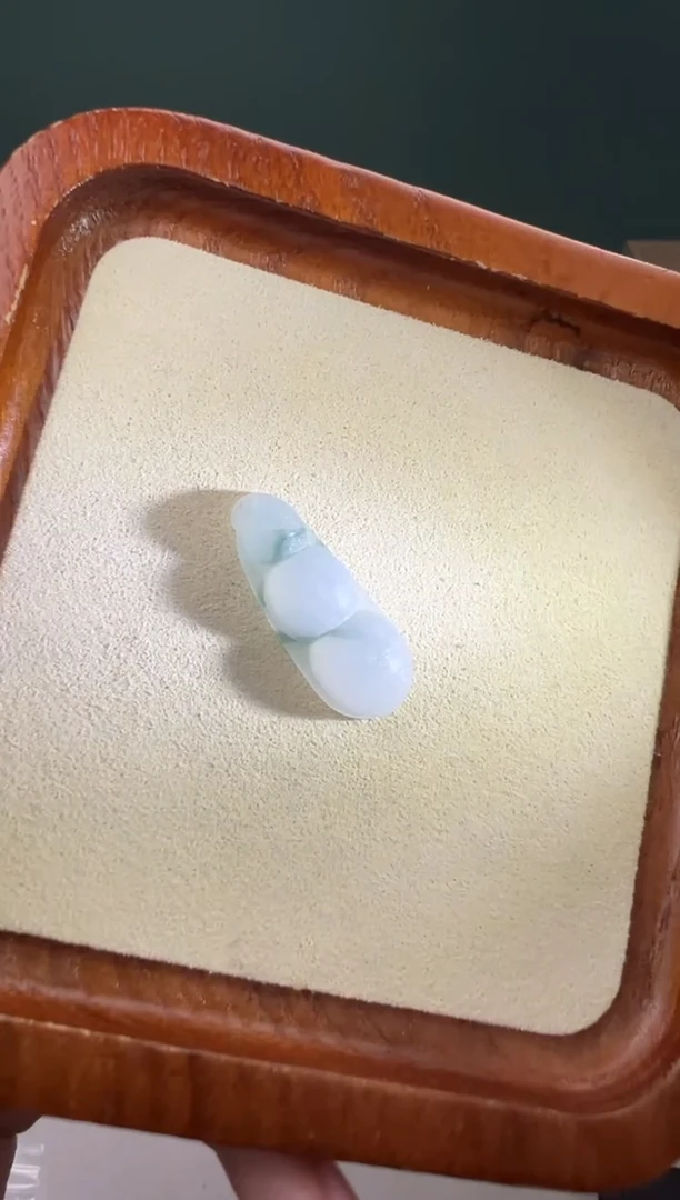 定制翡翠未镶嵌白冰飘花豆子