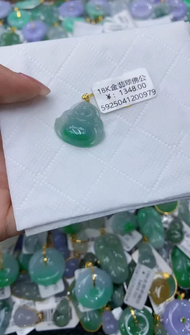 翡翠18K金镶嵌颈饰111111111