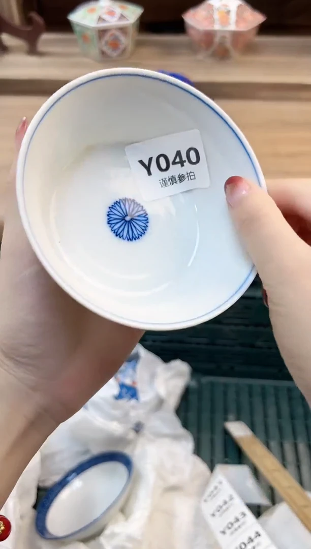 瓷片L**y         40