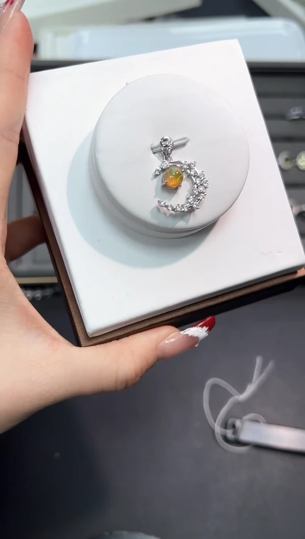 【闪购商品】欧泊吊坠(不含链)银S925镶嵌46B多样性发其一/1个