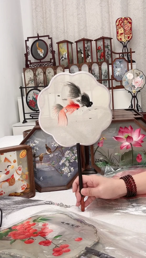 扇子苏绣作品手工团扇