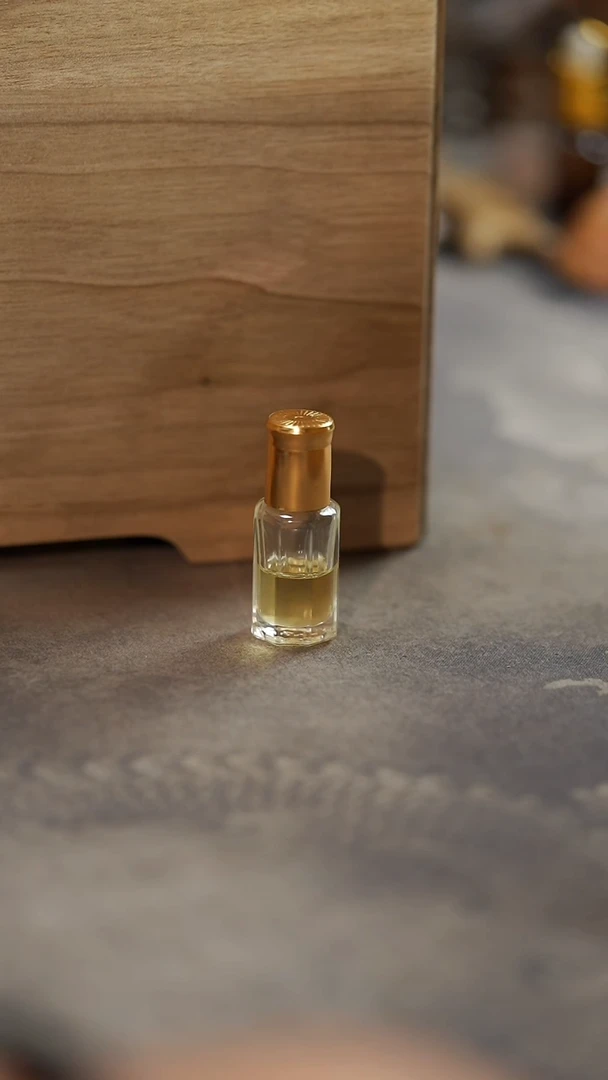 金丝楠预售纯阴沉料低温冷萃精油10ml