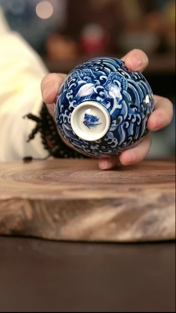 手绘微瑕高温现代瓷  气窑  江崖海水鸡心杯90C