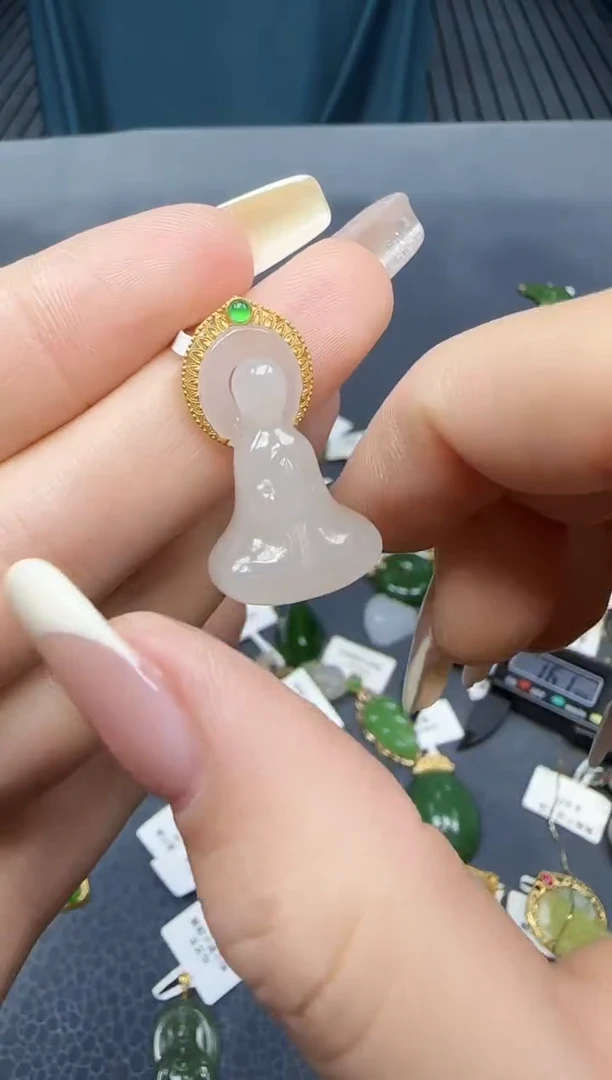 【闪购商品】和田玉挂件18K金镶嵌1