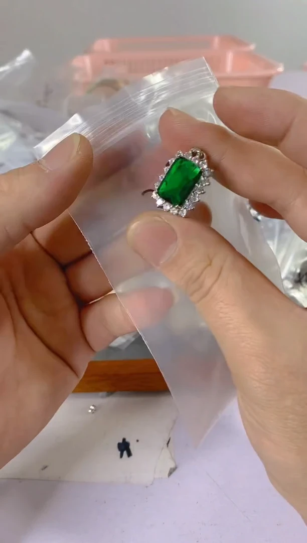 【闪购商品】水晶颈饰银S925镶嵌232红宝，蓝宝，多样性发一件赠链