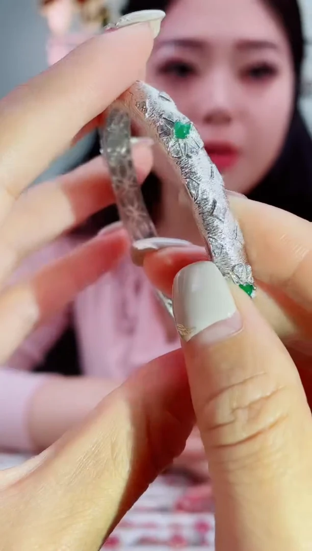 银S925镶嵌手镯祖母绿手镯