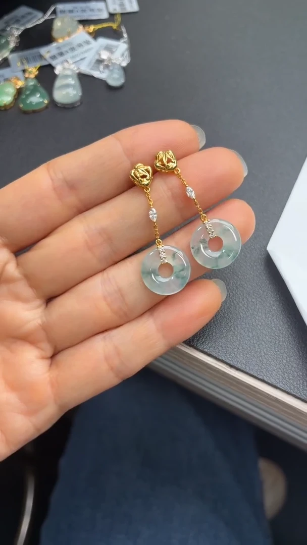 颈饰18K金镶嵌翡翠天然翡翠A货