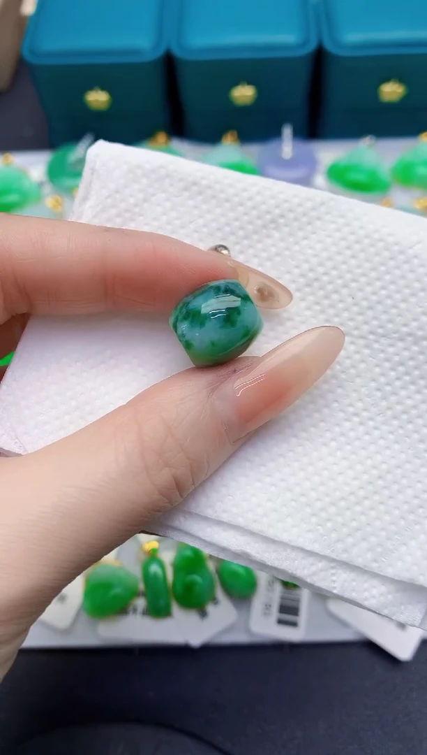 颈饰未镶嵌翡翠缅甸天然翡翠A货