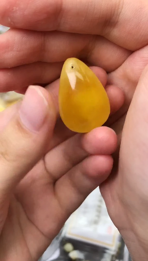 未镶嵌蜜蜡裸石106