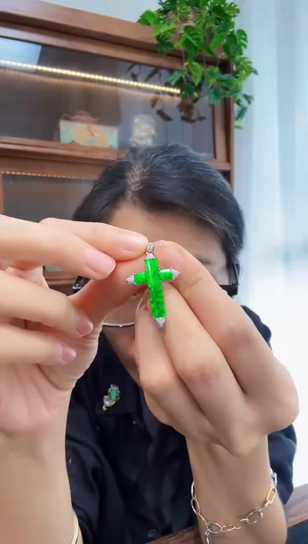 吊坠(不含链)18K金镶嵌翡翠00003900