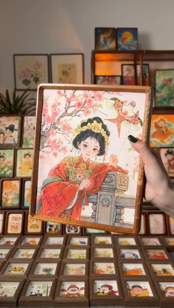 【闪购商品】国画纸鸢桃花新娘 手绘国画10寸花梨