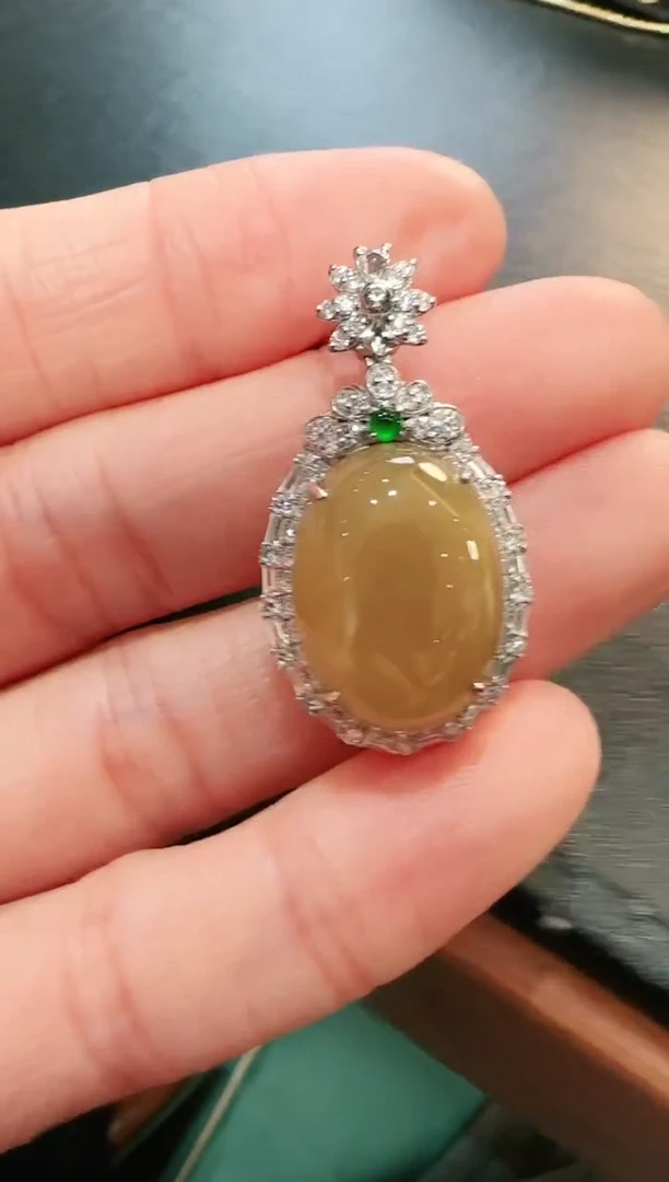 【闪购商品】翡翠颈饰18K金镶嵌吊坠