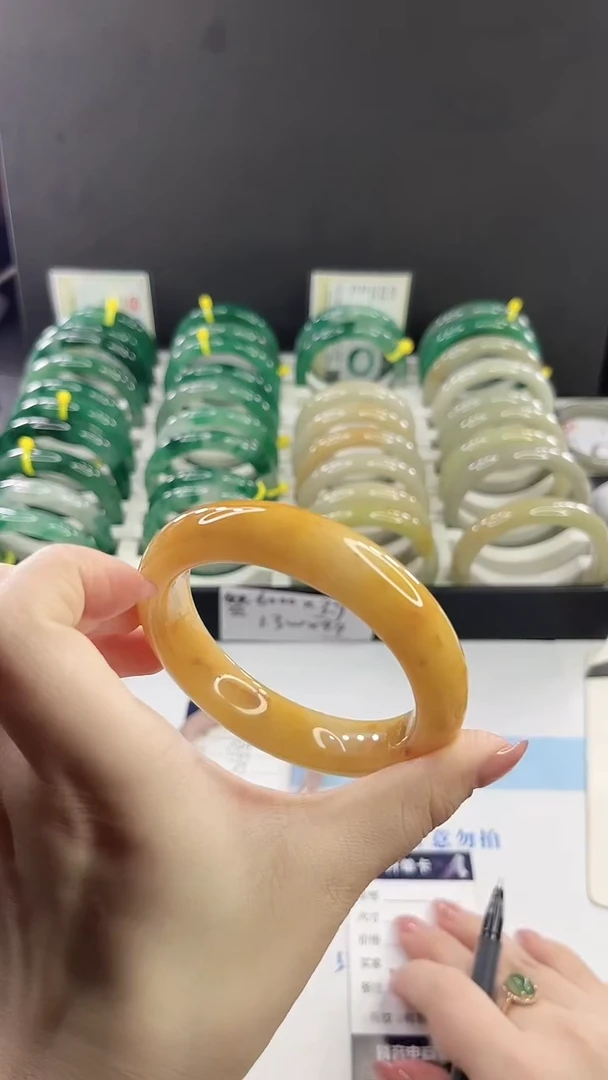 未镶嵌手镯石英质玉多样性发货V86