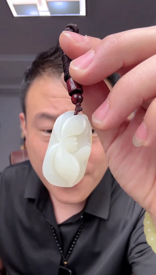 和田玉未镶嵌颈饰1