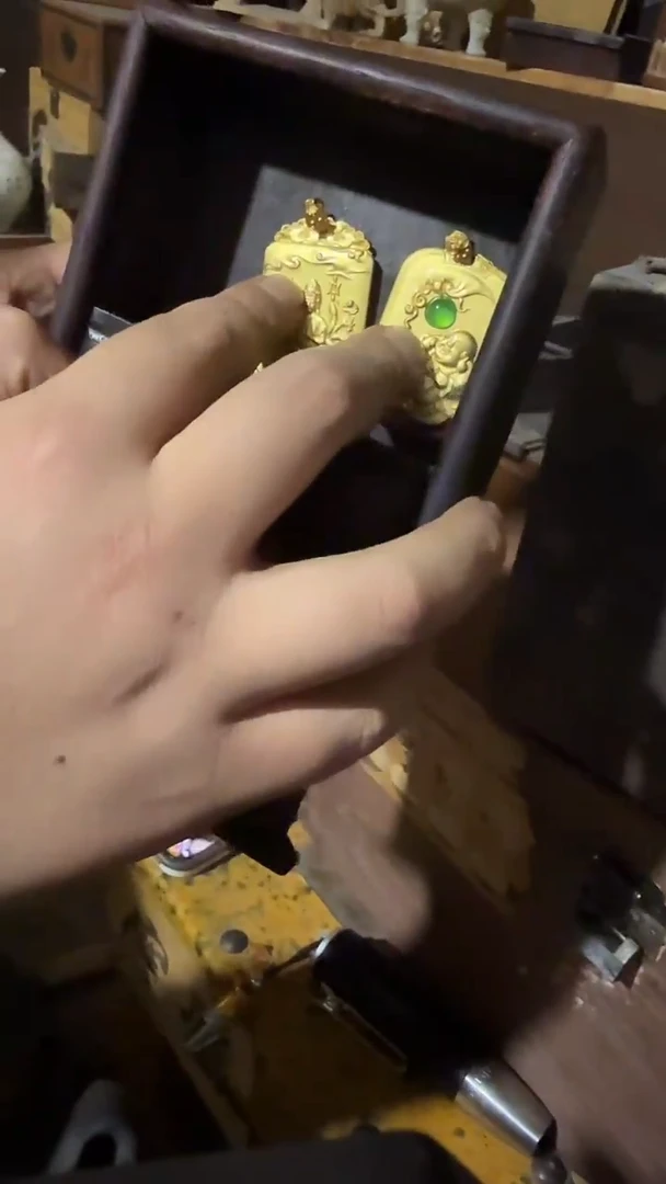 木闪电购链接精品摆件俩黄牌带盒子