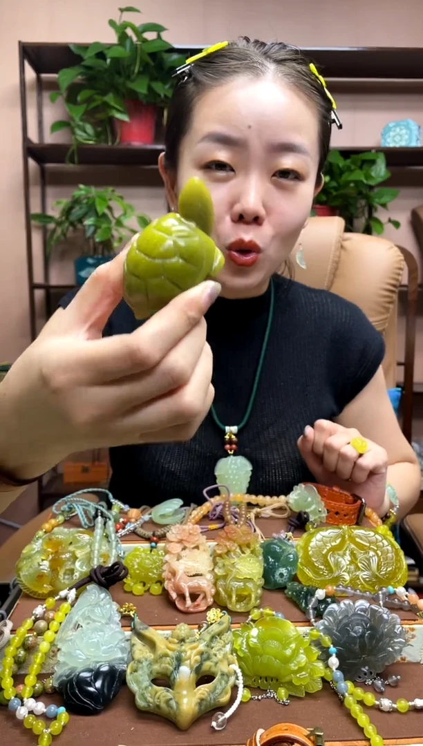 未镶嵌岫玉吊坠多样性发货发其中之一
