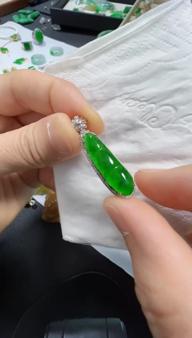 吊坠(不含链)18K金镶嵌翡翠3680