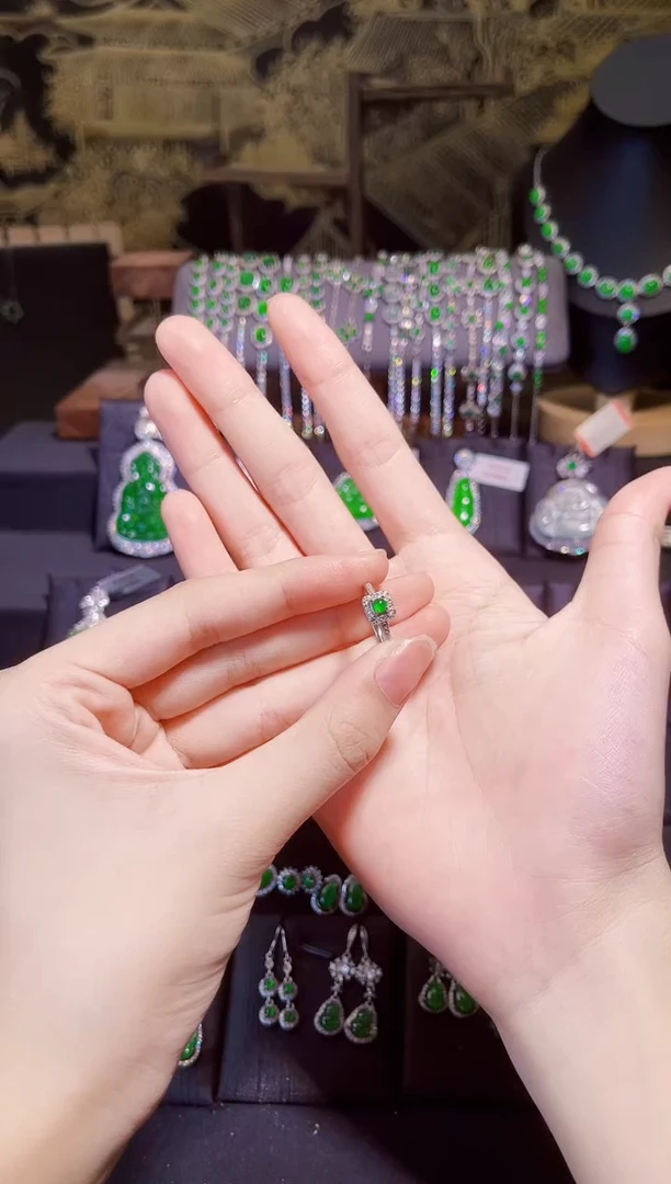 翡翠戒指银S925镶嵌是*优小方糖戒指