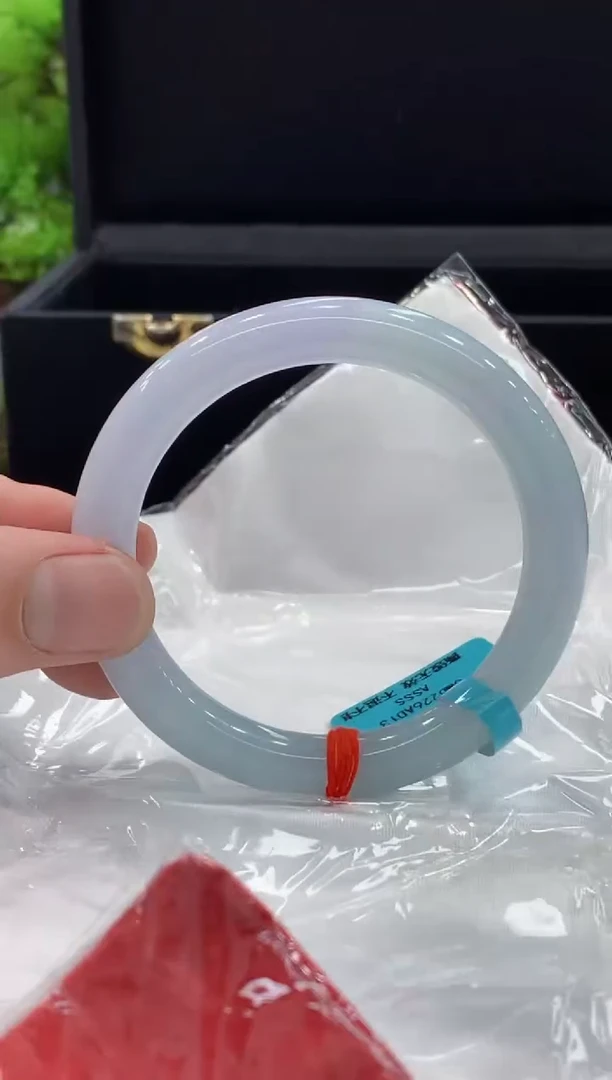 翡翠手镯未镶嵌手镯