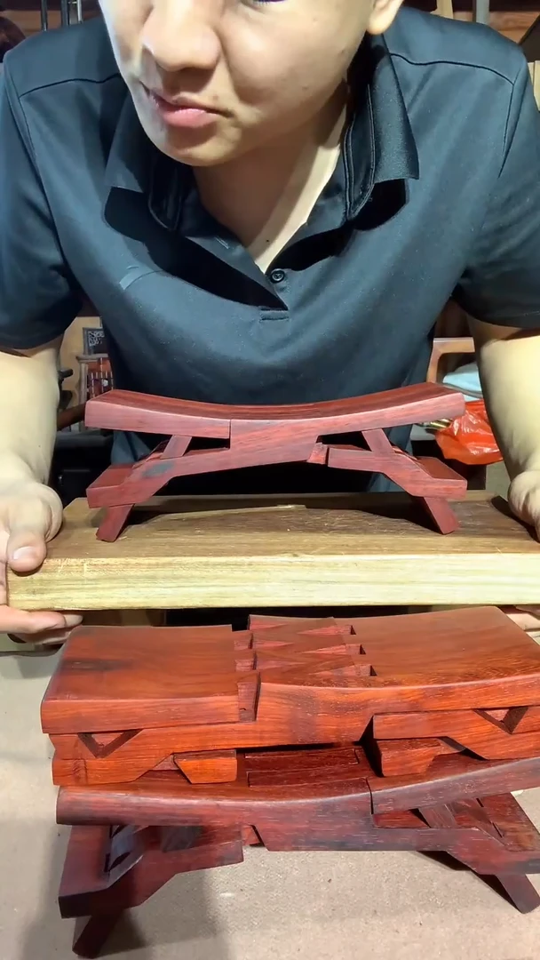 非洲紫檀（红花梨）瑕疵鲁班凳