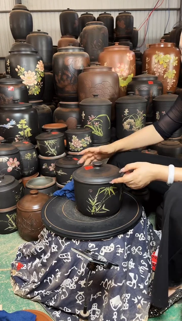 壶完品茶叶罐 彩填小五饼  214