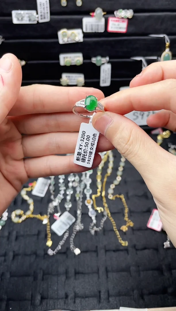 颈饰未镶嵌翡翠我
