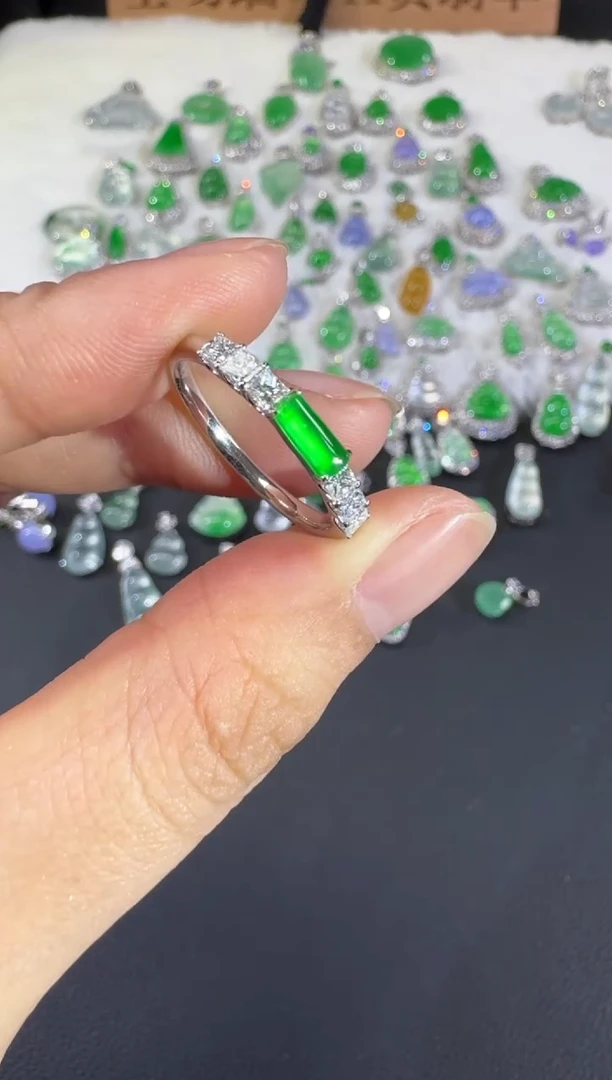 18K金镶嵌戒指翡翠人***阳C199|23800