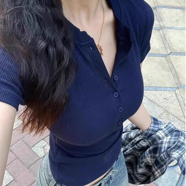 2025新款美式正肩t恤v领短袖女夏季设计感小众甜辣妹修身短款上衣