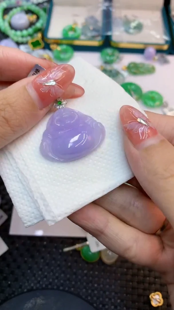 颈饰18K金镶嵌翡翠1