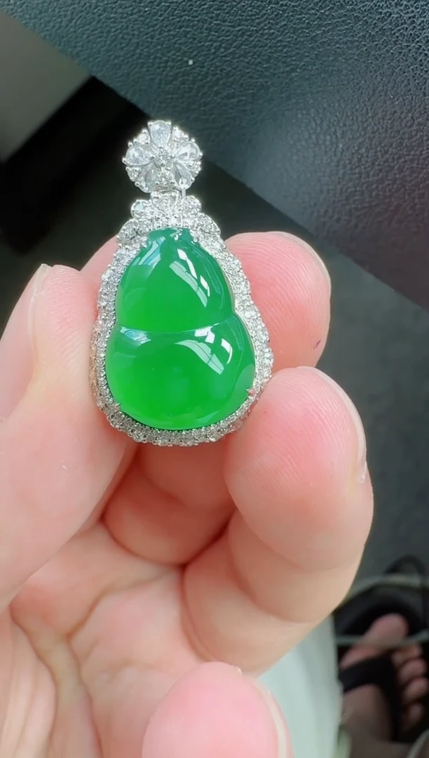 翡翠18K金镶嵌颈饰寄售回流，24小时鉴赏期